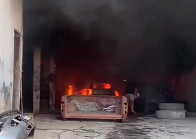 Incêndio atinge oficina em Caetité e mobiliza vizinhos; um carro foi destruído
