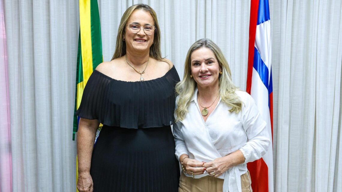 Parceria de Ivana e prefeita Joanina garante sinalização nas vias de Livramento de Nossa Senhora Parceria de Ivana e prefeita Joanina garante sinalização nas vias de Livramento de Nossa Senhora