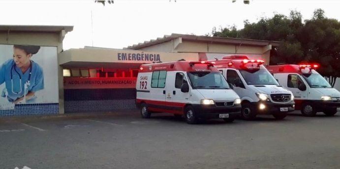 Motociclista é arremessada em coletor de entulho após colisão no centro de Guanambi