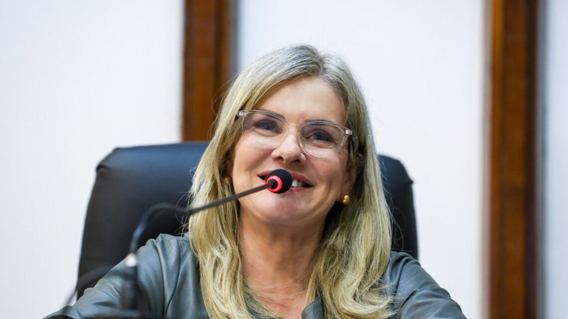 Ivana Bastos mantém compromisso de votar matérias de parlamentares todas as terças-feiras