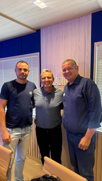 183 Tratores Agrícolas entregue para 183 Associações Rurais da região, só Guanambi recebeu 29 Tratores, diz Deputado Federal Charles Fernandes