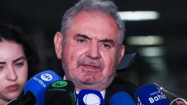 Angelo Coronel deixa o PSD e rompe com base do PT na Bahia; entenda