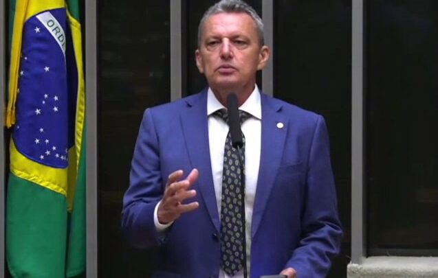 Deputado Charles Fernandes critica altos cachês cobrados por artistas para shows de São João