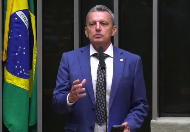 Deputado Charles Fernandes critica altos cachês cobrados por artistas para shows de São João
