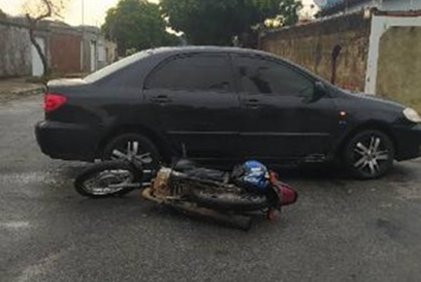 Motociclista fica ferido após colisão com carro em cruzamento de Guanambi