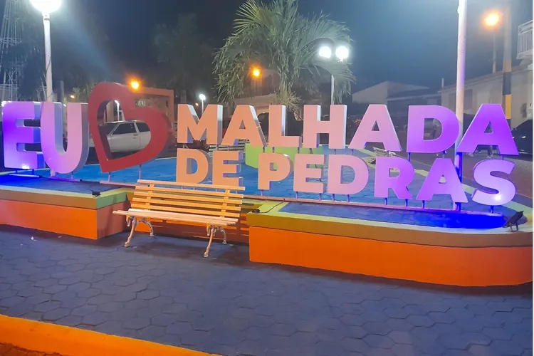 Homem surta com faca e ameaça três mulheres no centro de Malhada de Pedras