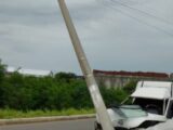 Motorista é socorrido após bater carro em poste e interditar trecho da BR-030 em Guanambi
