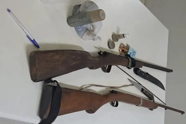 Armas de fogo são apreendidas em Tanque Novo após briga entre irmãos
