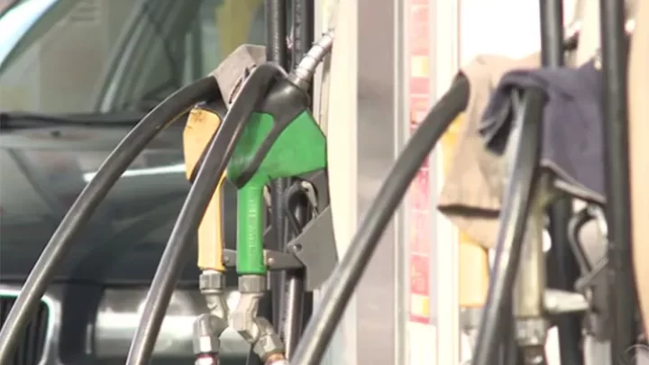 Lula zera imposto e subsidia diesel para conter alta do petróleo