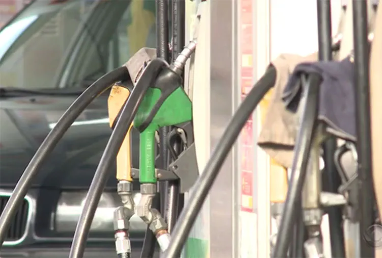 Lula zera imposto e subsidia diesel para conter alta do petróleo