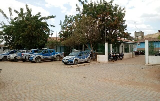 Homem é preso por agredir ex-companheira, sequestrar filho, esfaquear ex-sogra e ameaçar conselheiros tutelares em Riachão das Neves