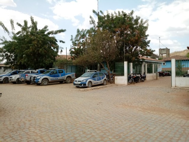 Homem é preso por agredir ex-companheira, sequestrar filho, esfaquear ex-sogra e ameaçar conselheiros tutelares em Riachão das Neves