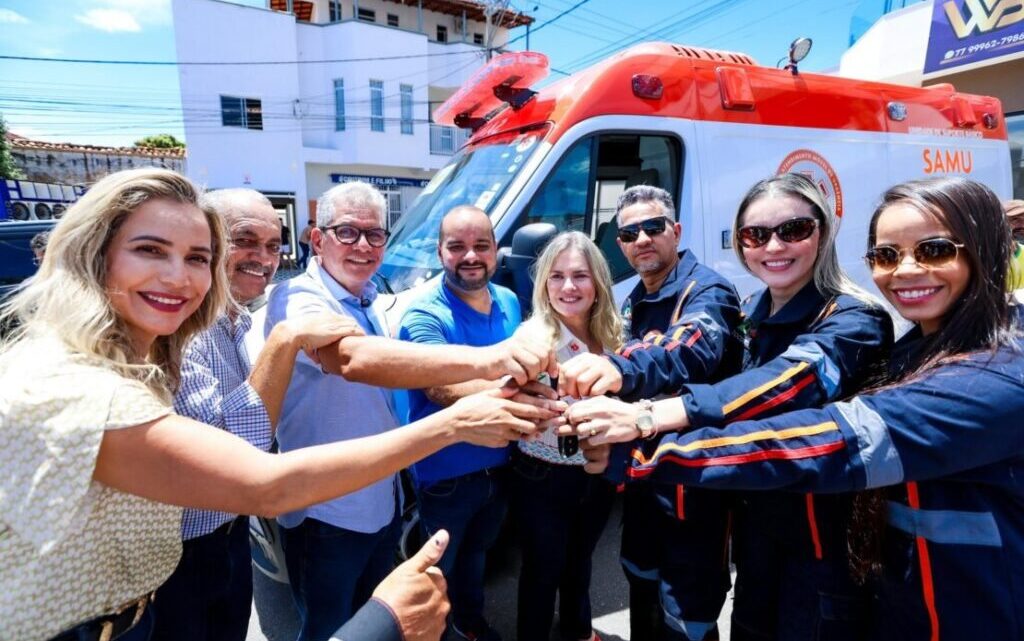 Ivana Bastos entrega seis veículos e amplia frota da administração em Palmas de Monte Alto