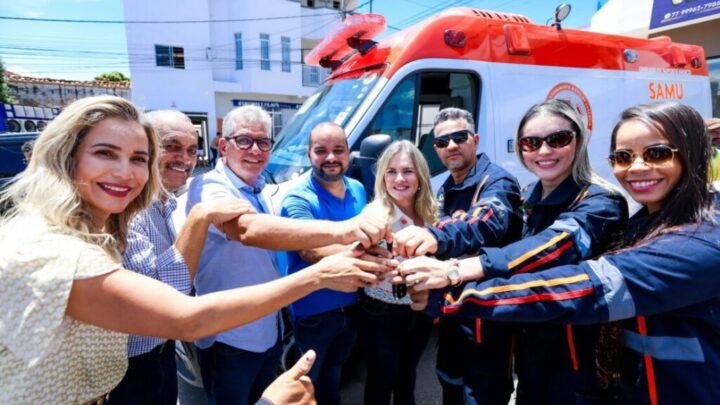 Ivana Bastos entrega seis veículos e amplia frota da administração em Palmas de Monte Alto