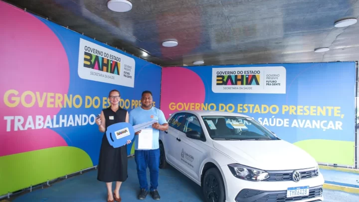 Ivana Bastos fortalece assistência à saúde em Medeiros Neto com entrega de novo veículo