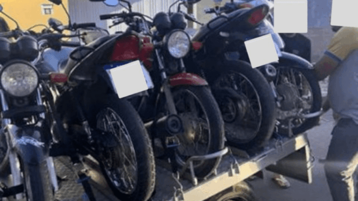 Cinco motocicletas são apreendidas durante operação policial no bairro Brasília, em Guanambi