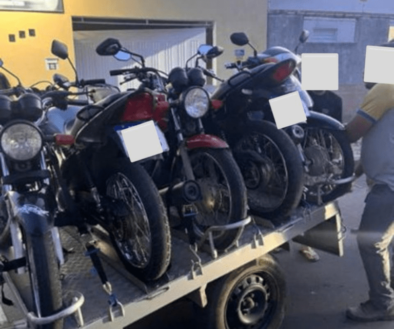 Cinco motocicletas são apreendidas durante operação policial no bairro Brasília, em Guanambi