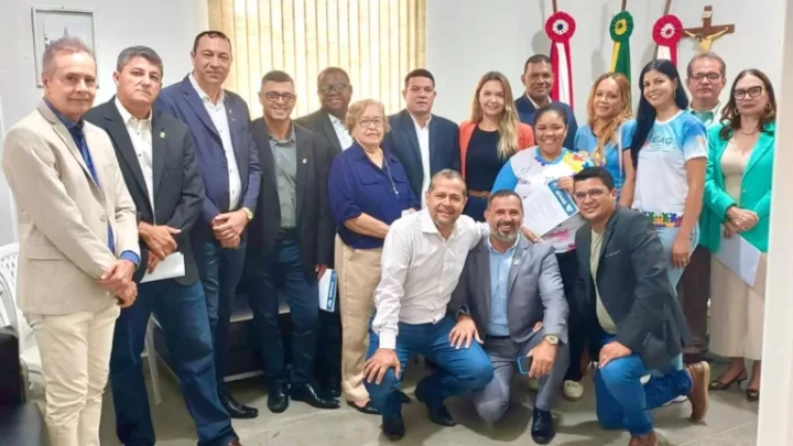 Vereadores recebem representantes de Associação voltada a Autistas e Neurodivergentes em Guanambi