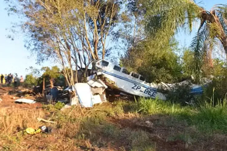 Avião levando R$ 15 milhões cai no Paraguai e parte do valor é saqueada