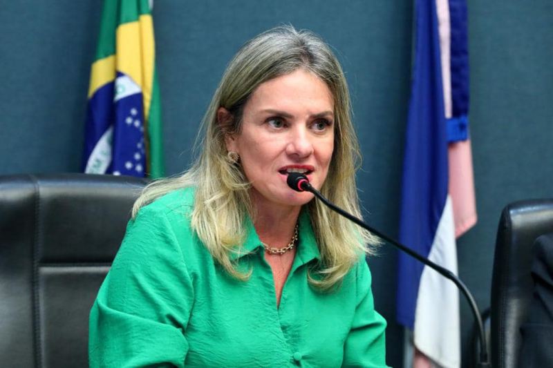 Ivana Bastos manifesta solidariedade à prefeita de Livramento após ataque a tiros