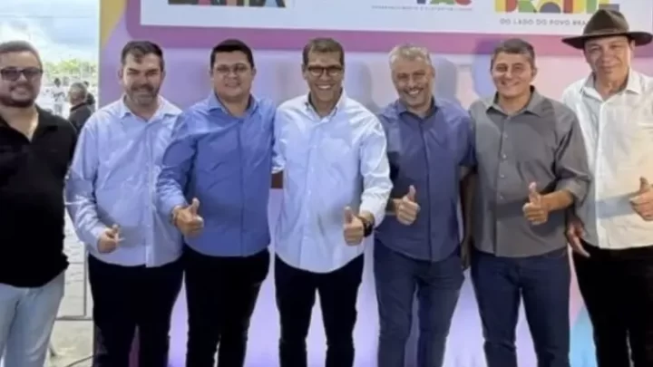 Vereadores de Guanambi participam de anúncio de obras do PAC com presença do governador