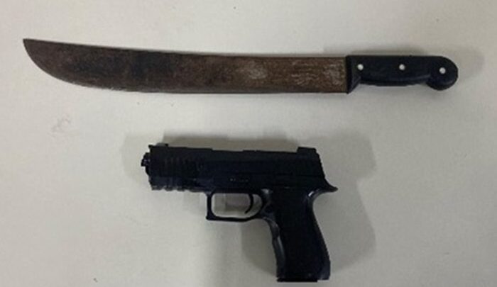 Mulher denuncia ameaças com facão e incêndio de roupas durante caso de violência doméstica em Guanambi