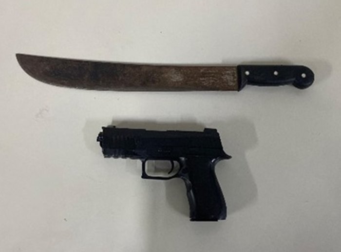 Mulher denuncia ameaças com facão e incêndio de roupas durante caso de violência doméstica em Guanambi