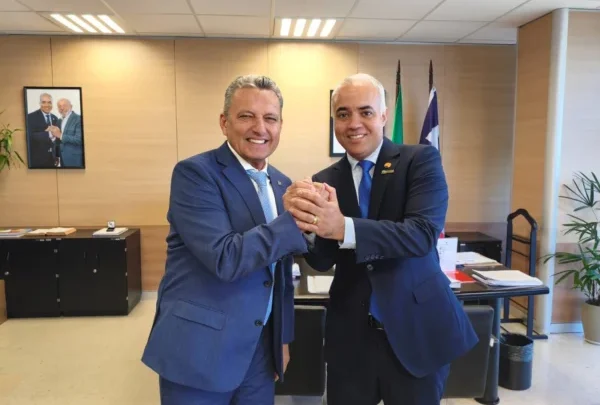 Deputado Charles Fernandes defende moradia popular e anuncia luta por 150 casas para Guanambi