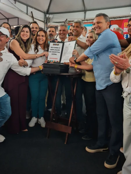 Deputado Charles Fernandes participa de entrega de novos leitos e anúncio de ampliação do Hospital Geral de Guanambi