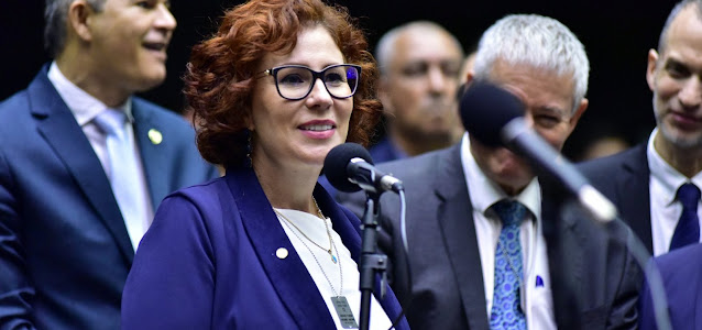 Justiça da Itália nega extradição de Carla Zambelli e determina soltura da ex-deputada