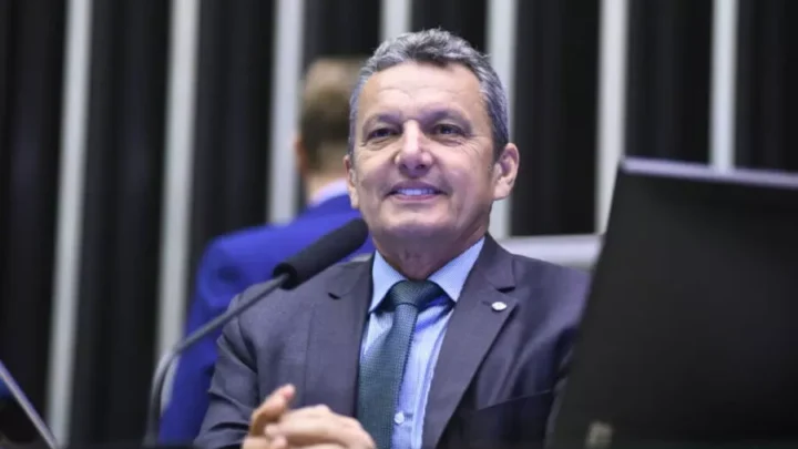 Deputado Charles Fernandes amplia base de apoios e projeções de pesquisas internas apontam crescimento da votação