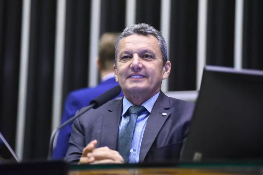 Deputado Charles Fernandes amplia base de apoios e projeções de pesquisas internas apontam crescimento da votação