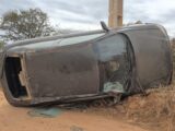 Motorista perde controle de veículo e carro tomba na zona rural de Urandi
