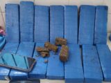 Homem é preso transportando quase 15 quilos de maconha em ônibus na BR-030, em Guanambi