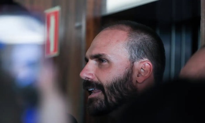 Primeira Turma do STF condena Eduardo Bolsonaro a 4 anos por coação no curso do processo