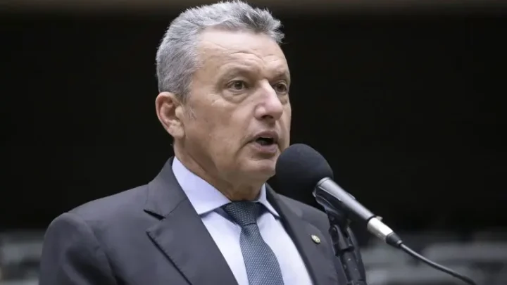 Deputado Charles Fernandes cobra celeridade nas obras da FIOL e alerta para atrasos no trecho entre Caetité e Ilhéus