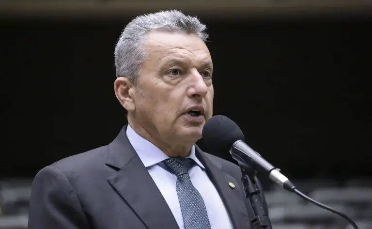 Deputado Charles Fernandes cobra celeridade nas obras da FIOL e alerta para atrasos no trecho entre Caetité e Ilhéus