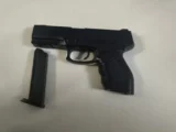 Homem que fingia ser policial militar é flagrado com simulacro de pistola em Caetité