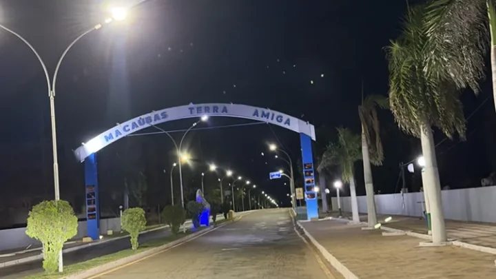 Criança é vítima de importunação sexual em praça pública na cidade de Macaúbas