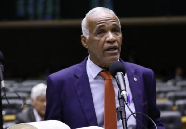 Isidório viraliza ao dizer que escala 5×2 dará tempo para trabalhadores “fazerem sexo em paz”