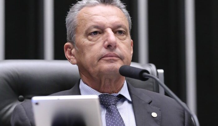 Deputado Charles fFernandes defende aumento do limite de faturamento do MEI