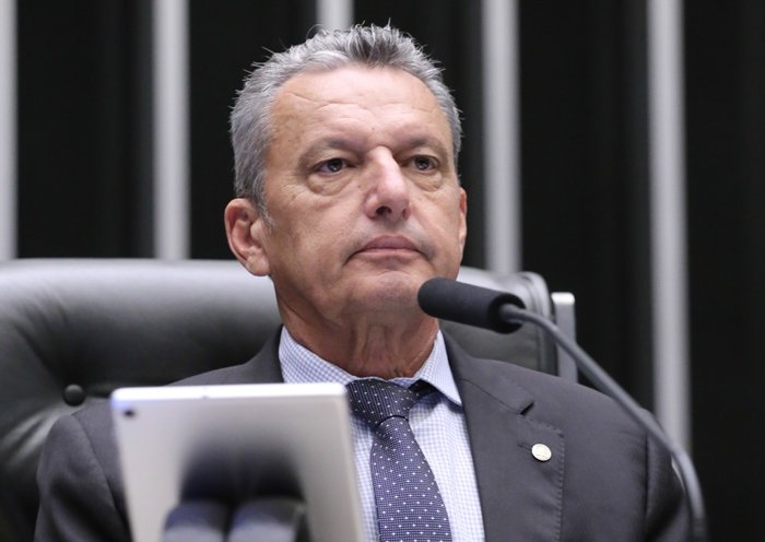 Deputado Charles fFernandes defende aumento do limite de faturamento do MEI