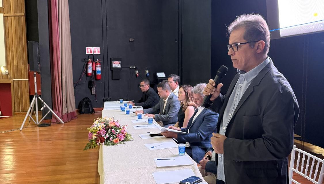 Vereadores de Guanambi participam da entrega de mais de 200 Títulos de Propriedade a famílias beneficiadas pela Regularização Fundiária
