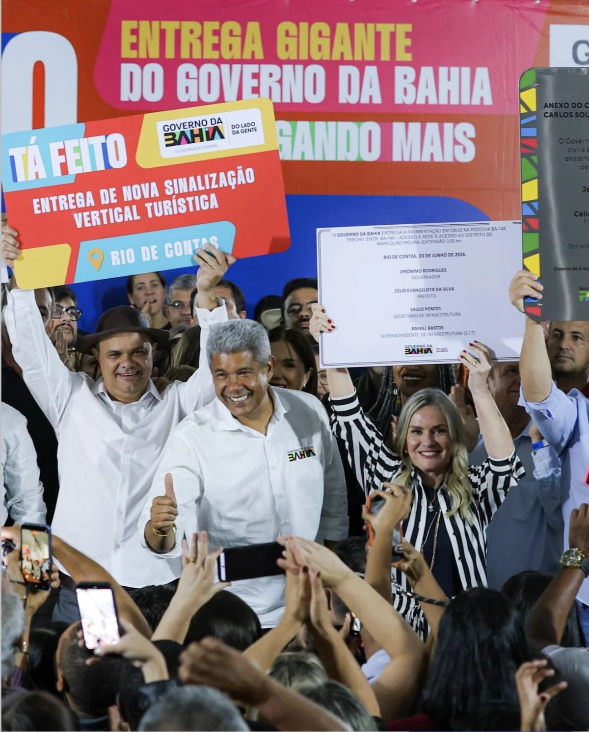 Ivana Bastos e governador Jerônimo Rodrigues entregam investimentos e participam de Corpus Christi em Rio de Contas