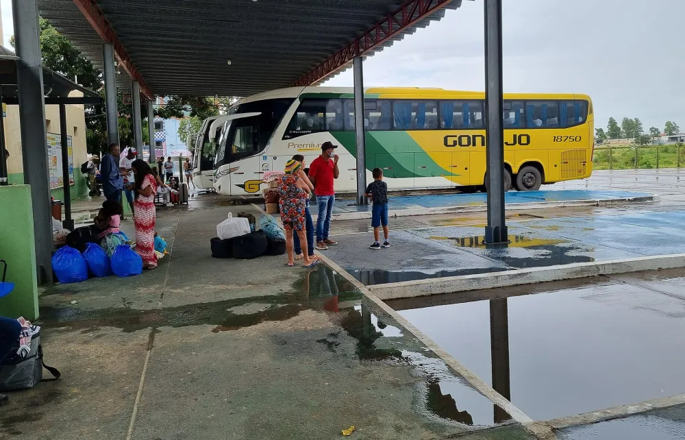 Mulher com mandado por estelionato é presa em terminal rodoviário de Guanambi