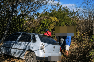 Jovem perde controle de carro e veículo sai da pista na BA-263 em Palmas de Monte Alto