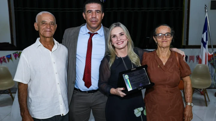 Ivana Bastos recebe Título de Cidadã Dom-Basiliense e reafirma compromisso com Dom Basílio