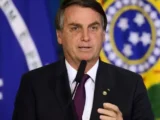 Arma registrada em nome de Jair Bolsonaro é apreendida durante blitz no Distrito Federal