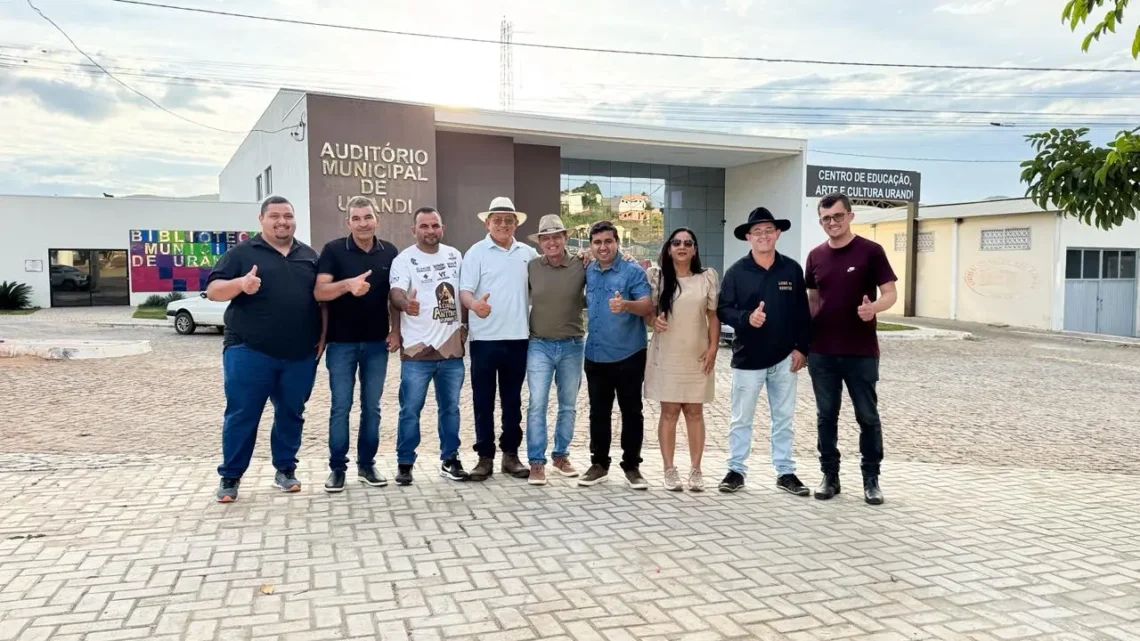 Deputado Charles Fernandes visita obras em Urandi e anuncia novos investimentos para pavimentação e saúde