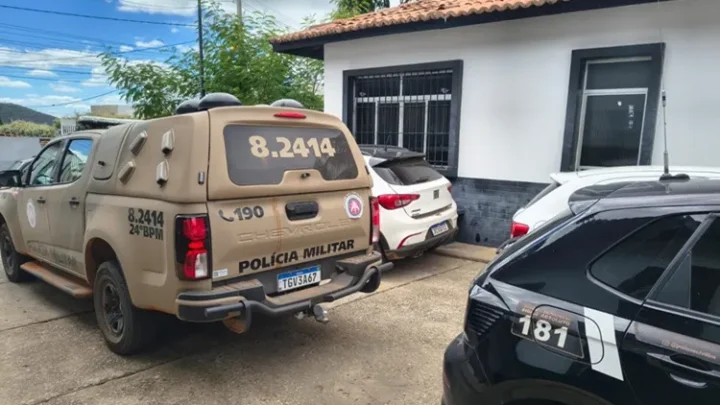 Jovem de 23 anos é preso em Brumado após ameaçar a mãe e descumprir medida protetiva